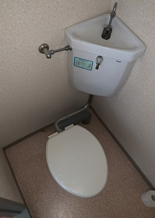 リノベーション前のトイレです