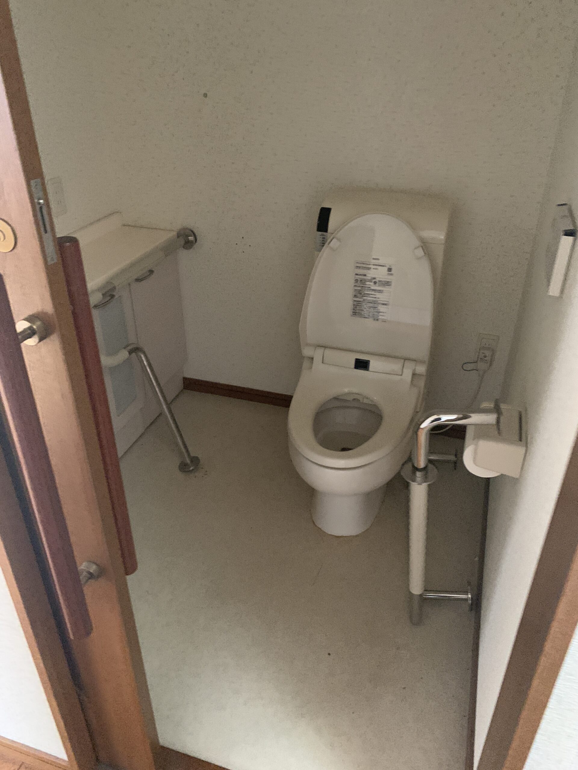 リノベーション前のトイレです。