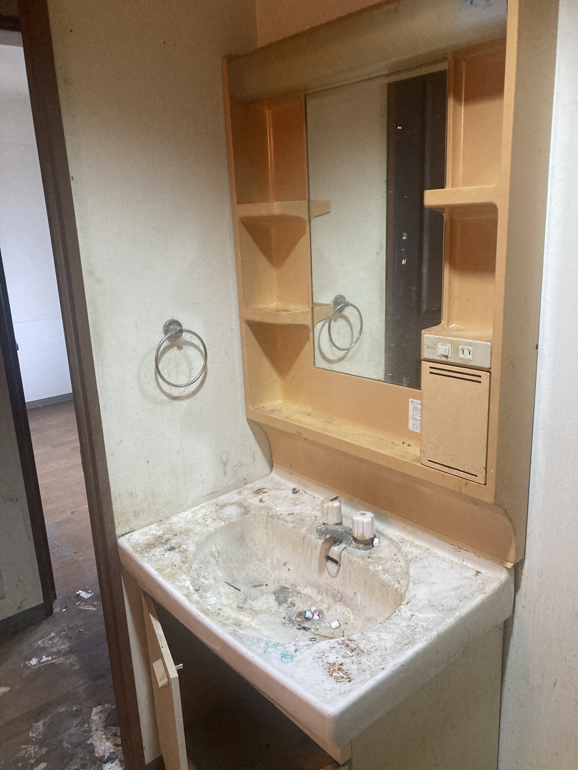 リノベーション前の洗面台です。