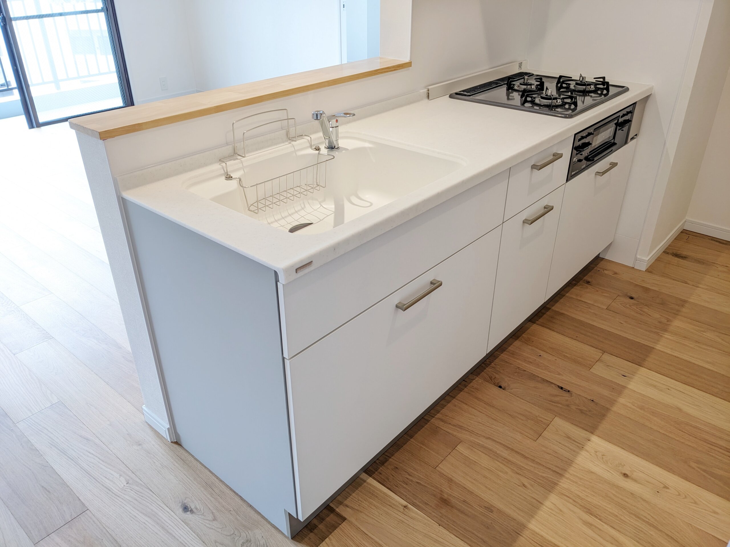 フルリノベーションし、お部屋の雰囲気にあった白いキッチンにしました