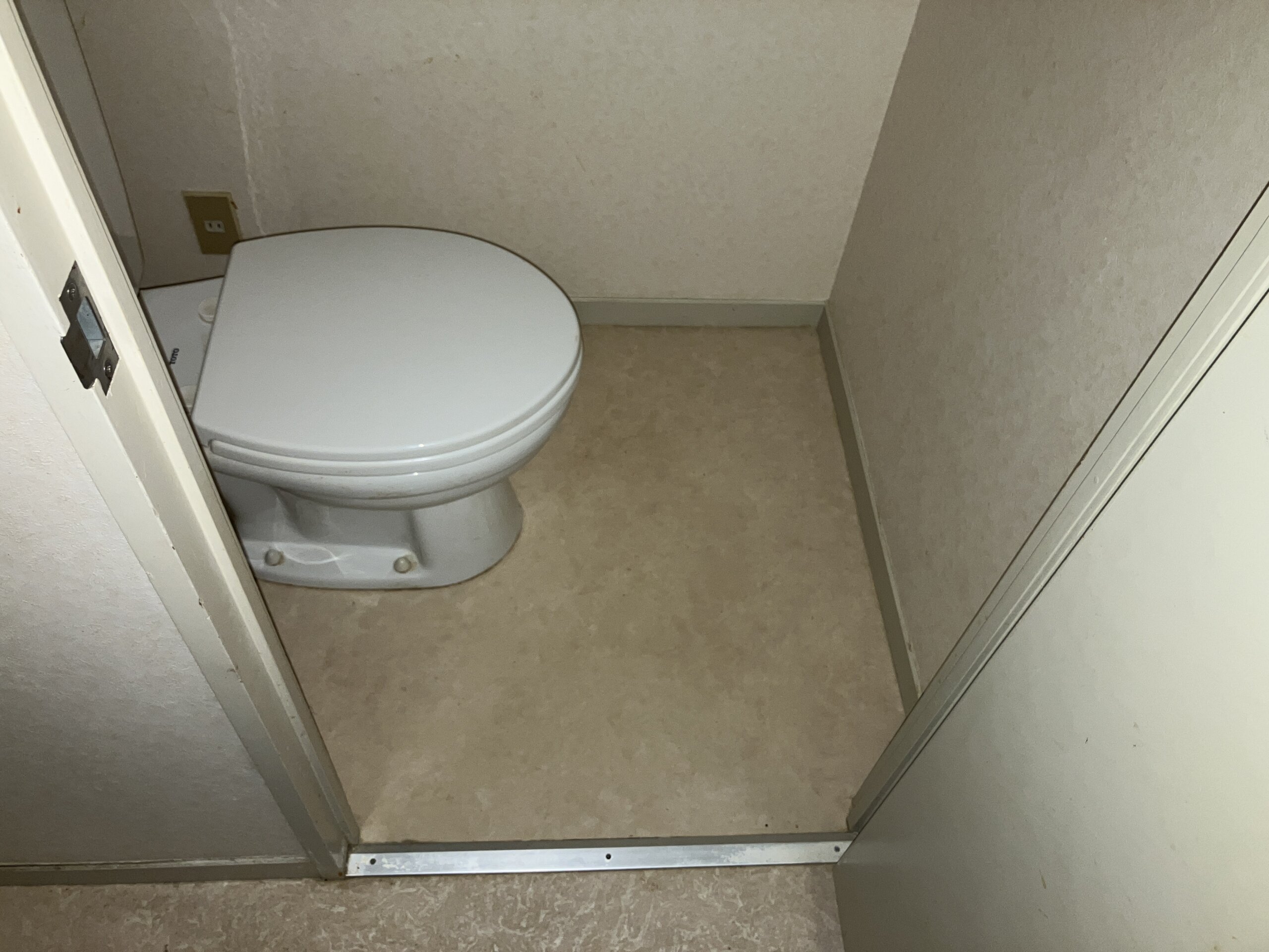 リノベーション前のトイレです。