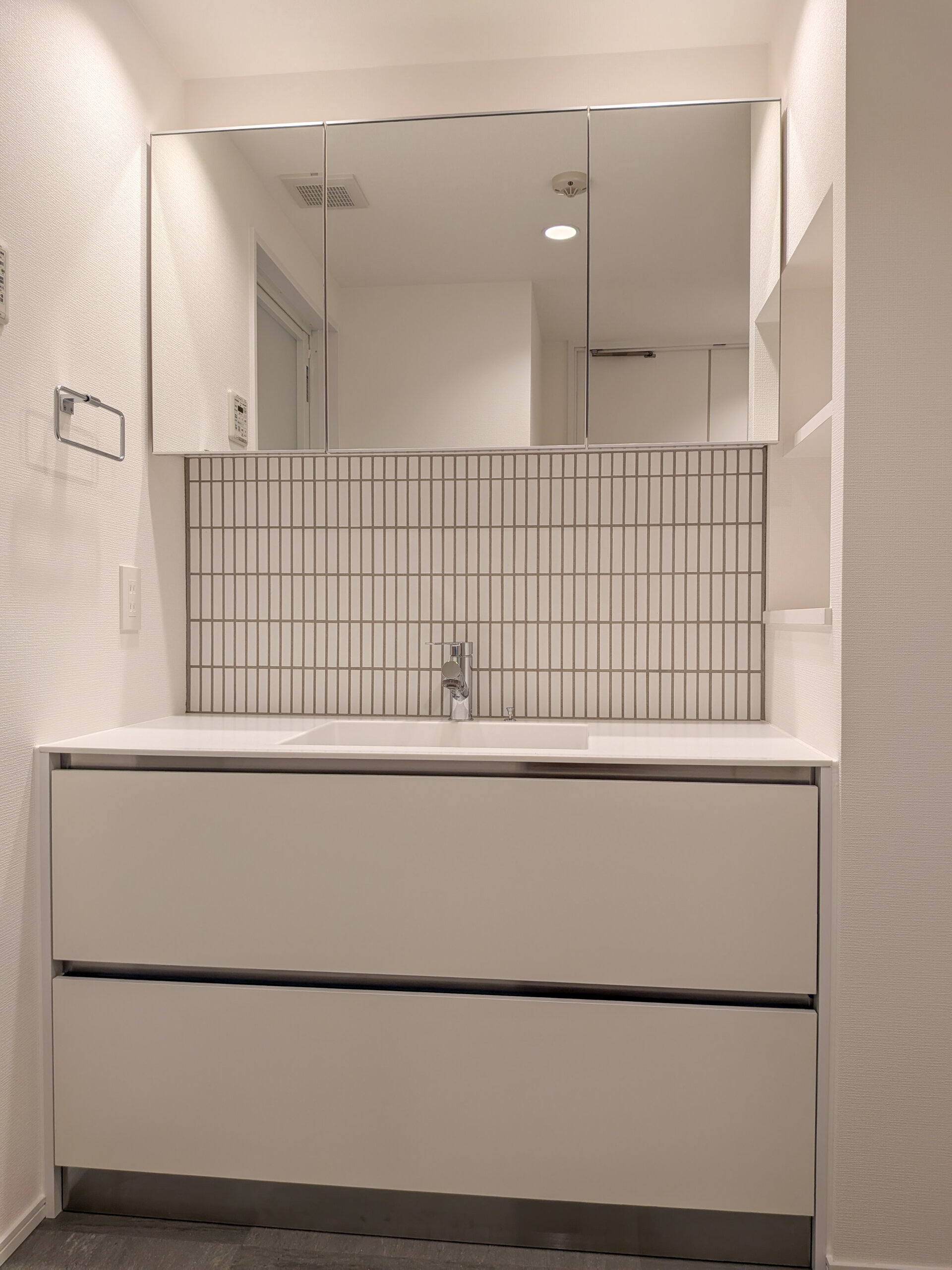 リノベーション後の独立洗面台です。