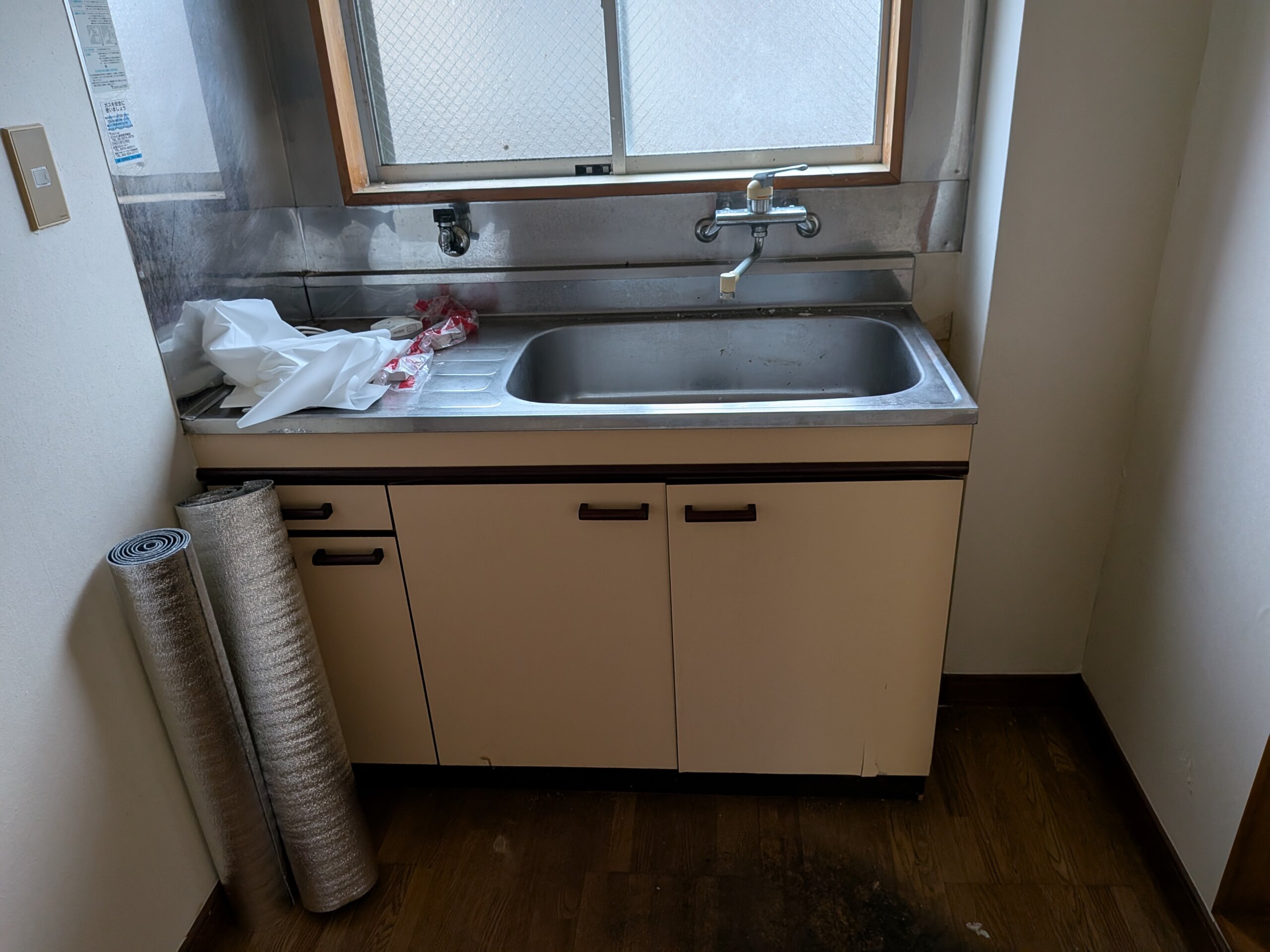 リノベーション前のキッチンです。一口コンロでした。