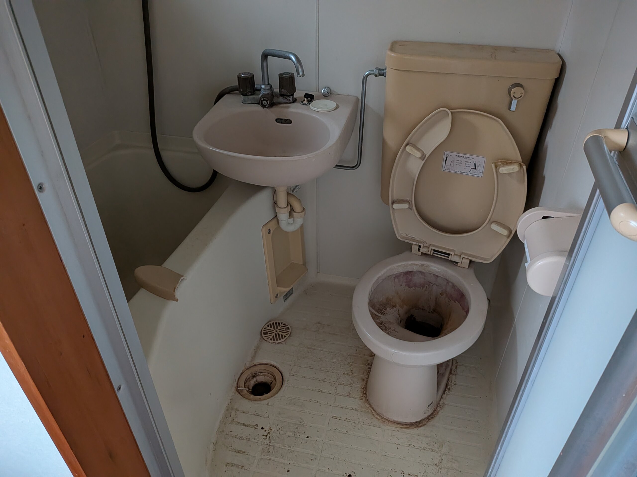 リノベーション前の3点ユニットバスです。