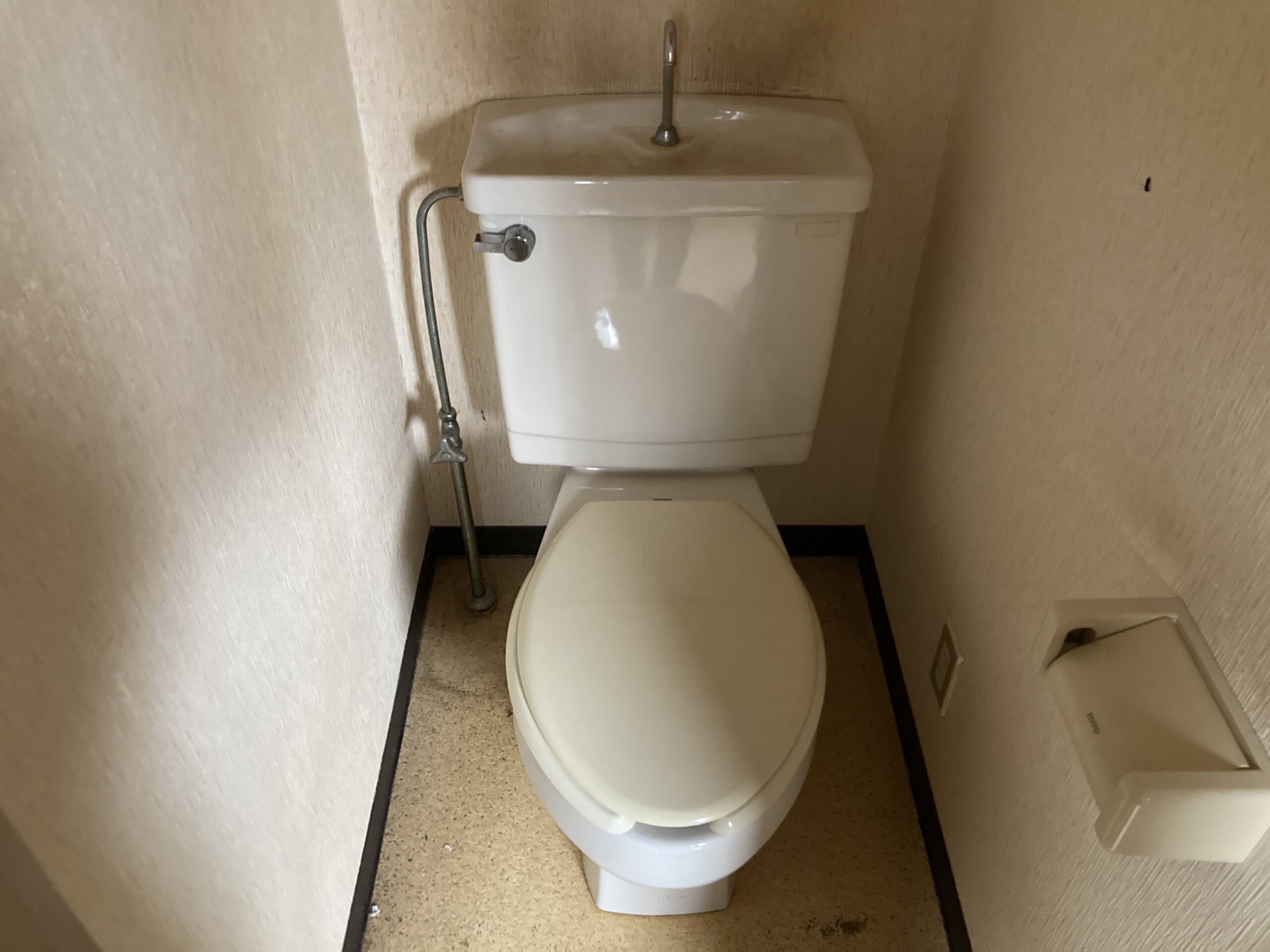 リノベーション前のトイレです。